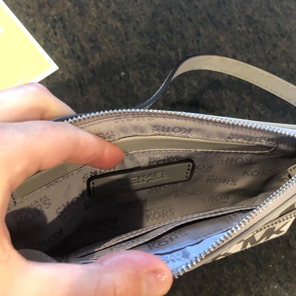 Michael Kors clutch - Picture 4 of 4